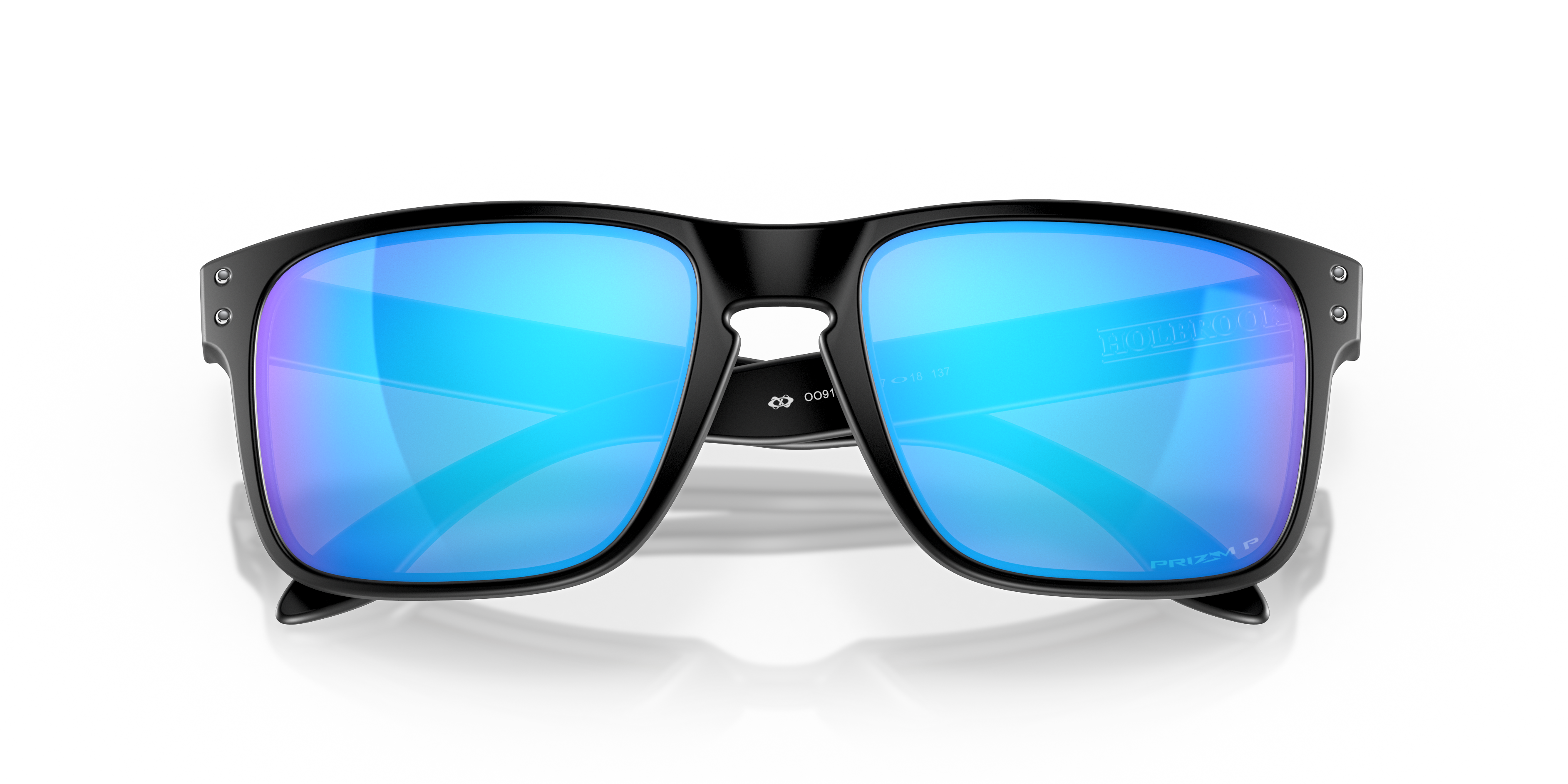 Oakley Holbrook OO9102 in Matte Black / Prizm Sapphire Polarized, front detail view #Colour_Matte Black / Prizm Sapphire Polarized