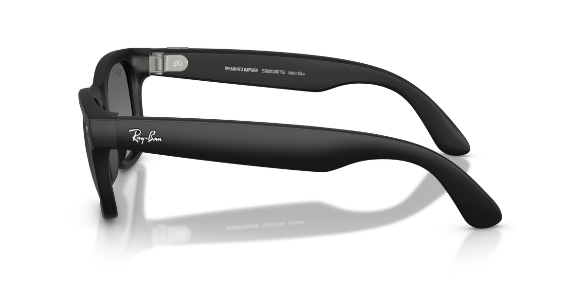 Ray-Ban Meta Wayfarer RW4012 in Shiny Black / Graphite Polarised, side view #Colour_Shiny Black / Graphite Polarised (601ST3)