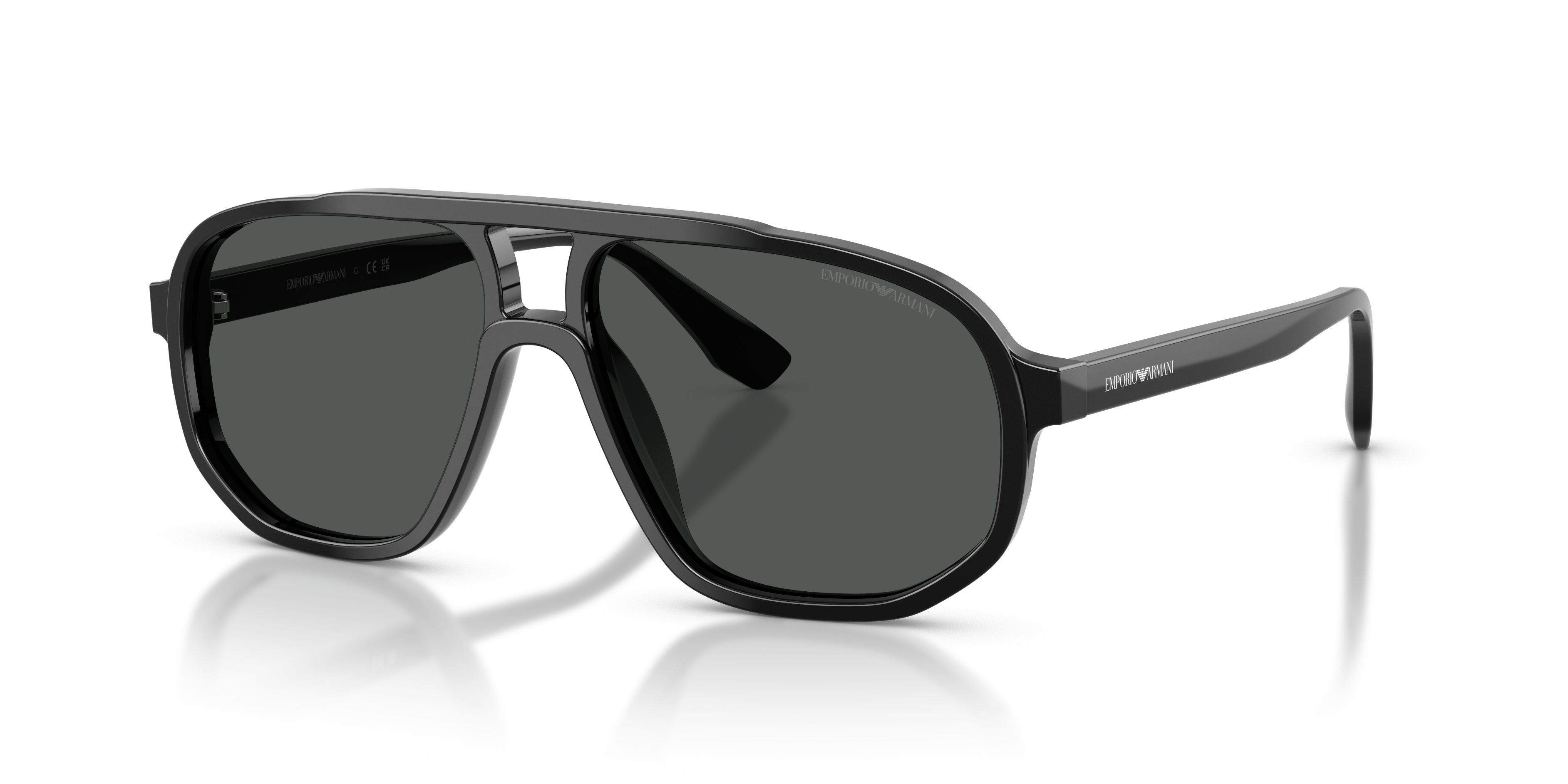 Shiny Black, three-quarter view #Colour_Shiny Black