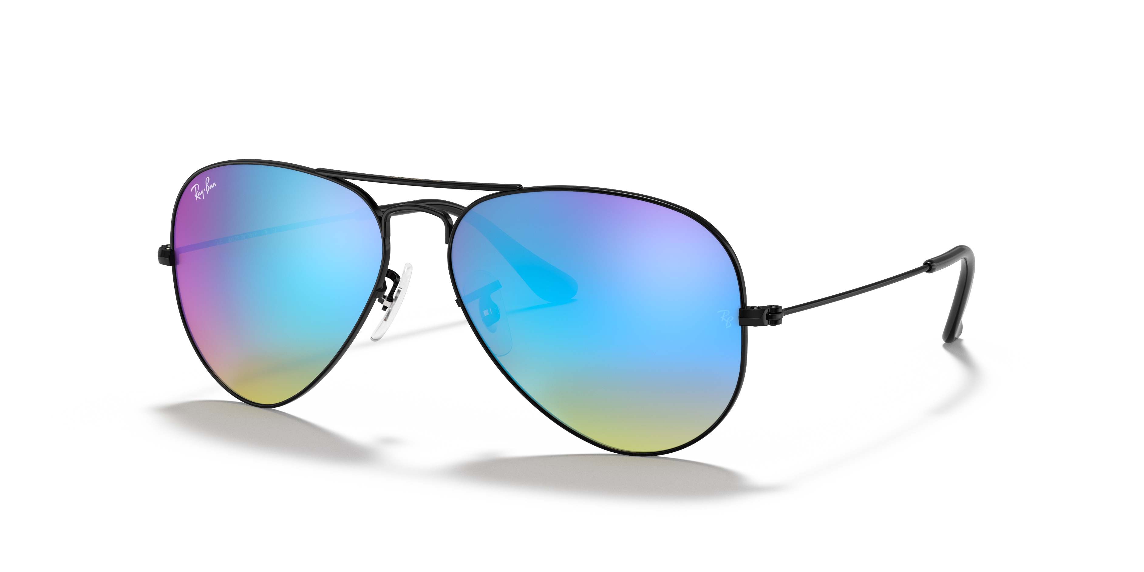 Ray-Ban Aviator RB3025 in Black (002), three-quarter view #Colour_Black (002)