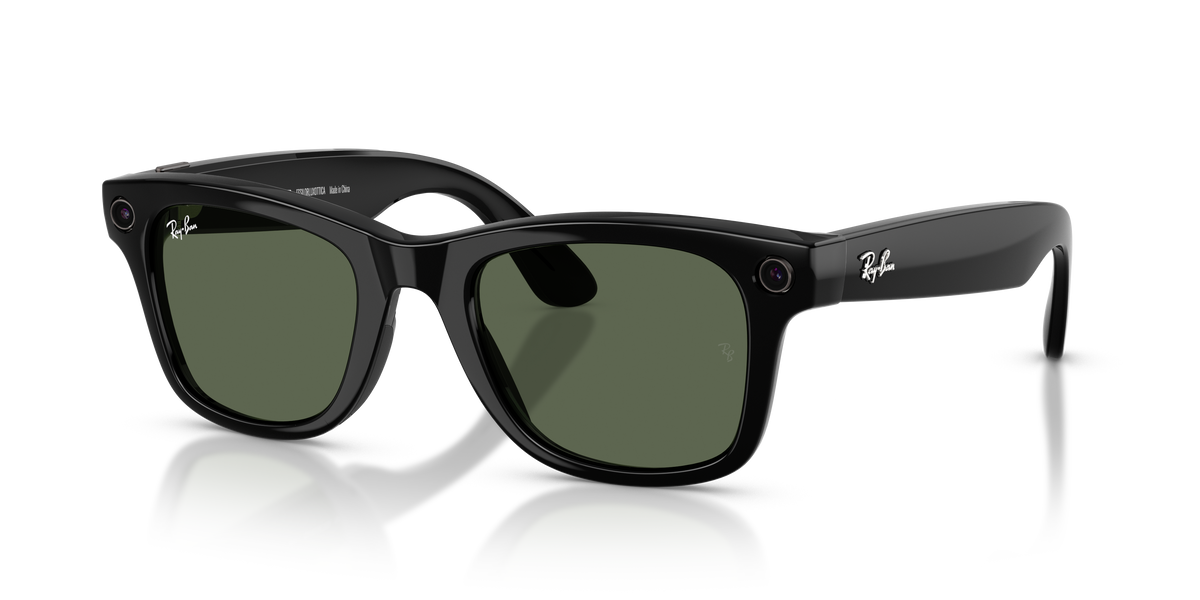 Ray-Ban Meta Wayfarer RW4012 in Shiny Black / G-15 Green, three-quarter view #Colour_Shiny Black / G-15 Green (601/71)
